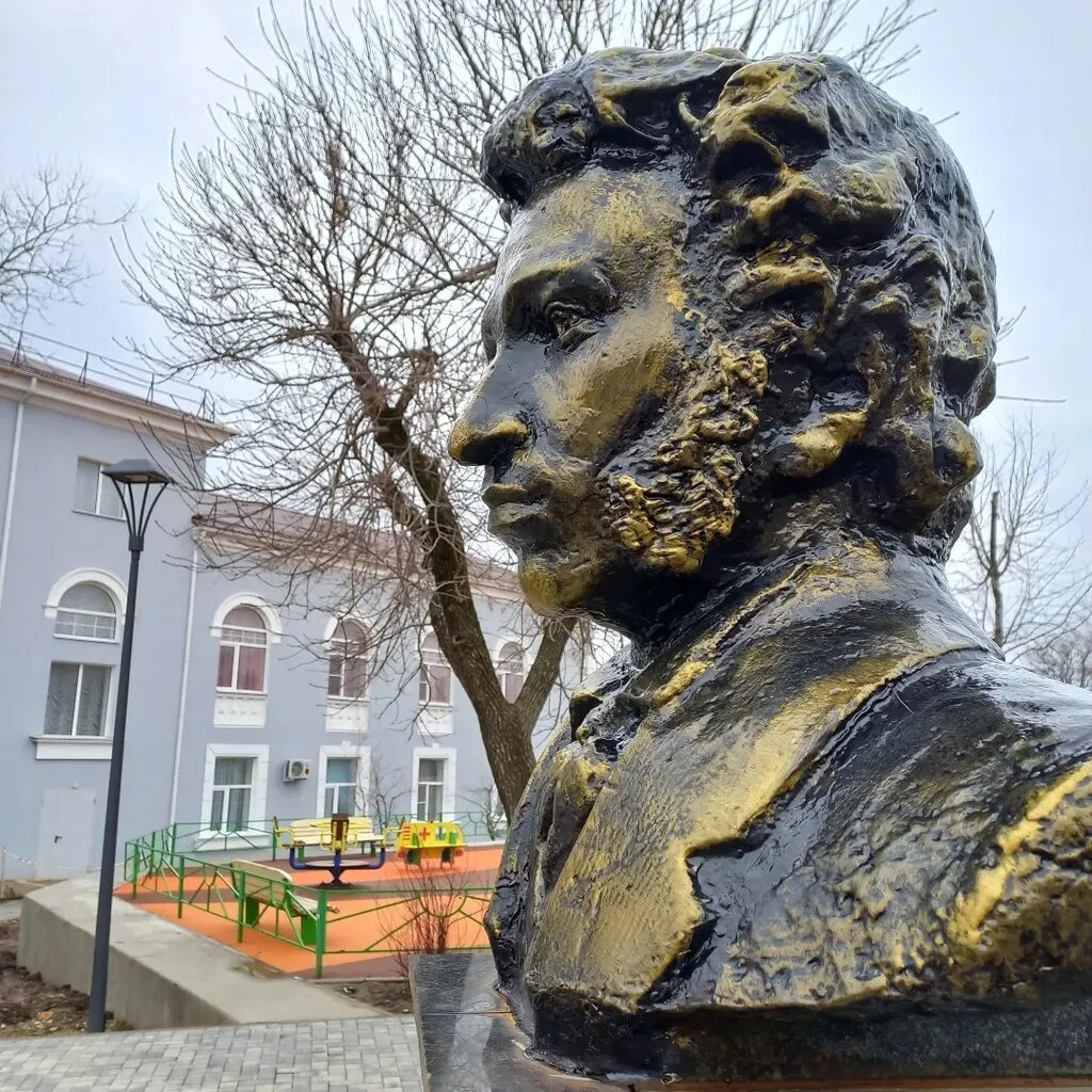 Памятник, мемориал А.С. Пушкин, Темрюк, фото