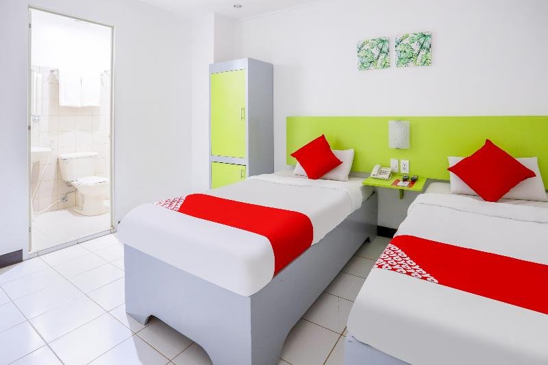 Фото Oyo 210 Apple Tree Suites