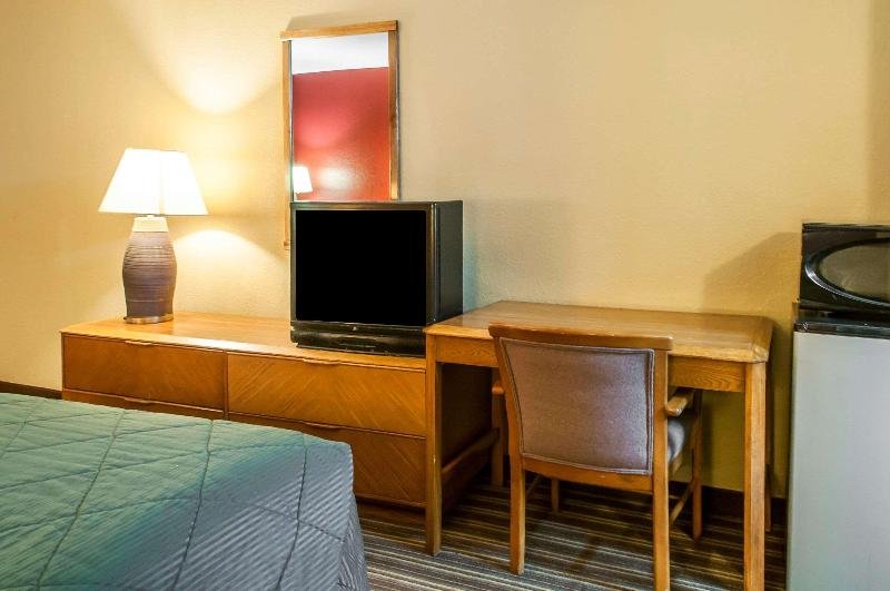 Фото Rodeway Inn East