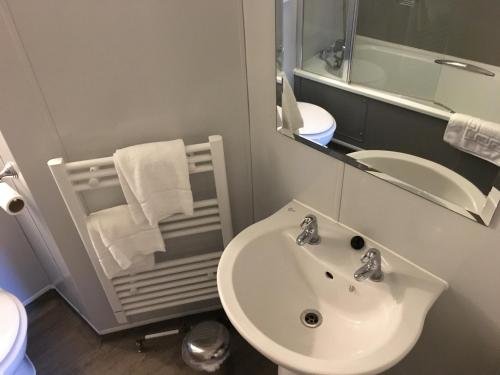 Фото The George Inn