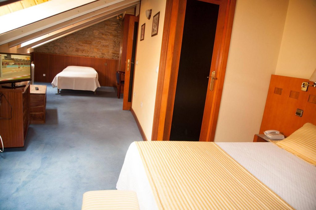 Фото Hotel Entrecercas