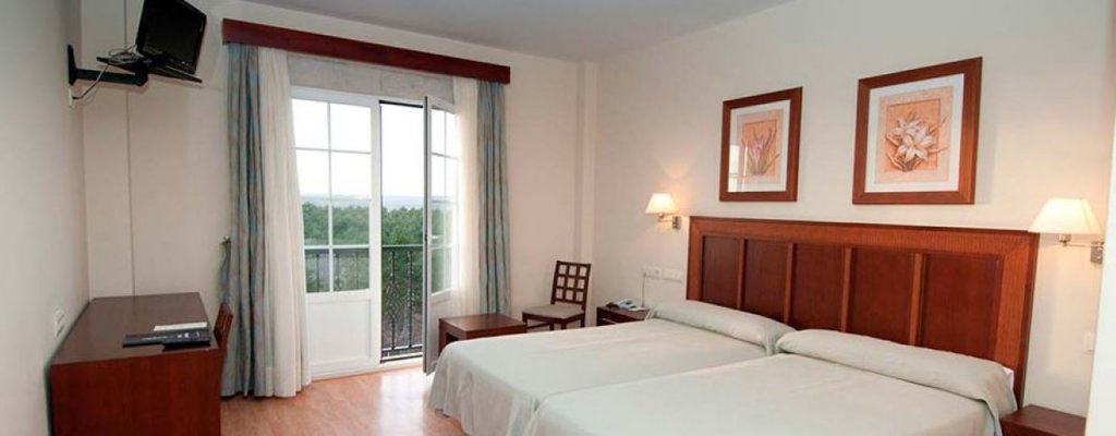 Фото Hotel Santiago de León