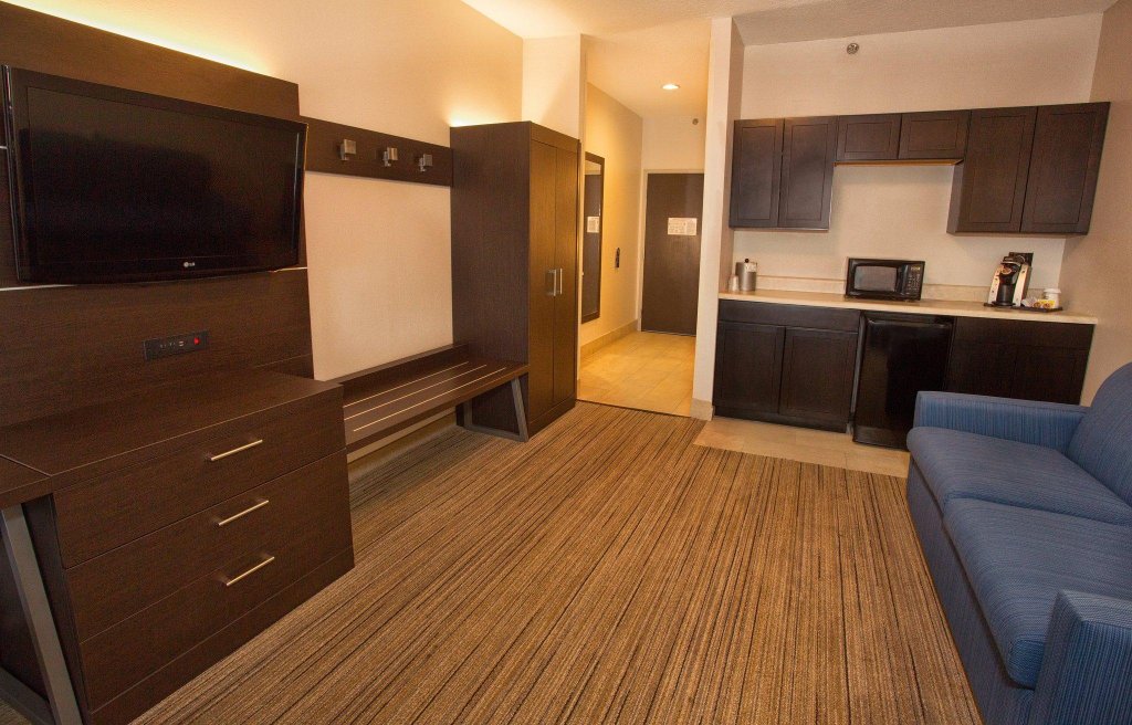 Фото Holiday Inn Express & Suites Port Charlotte, an Ihg Hotel