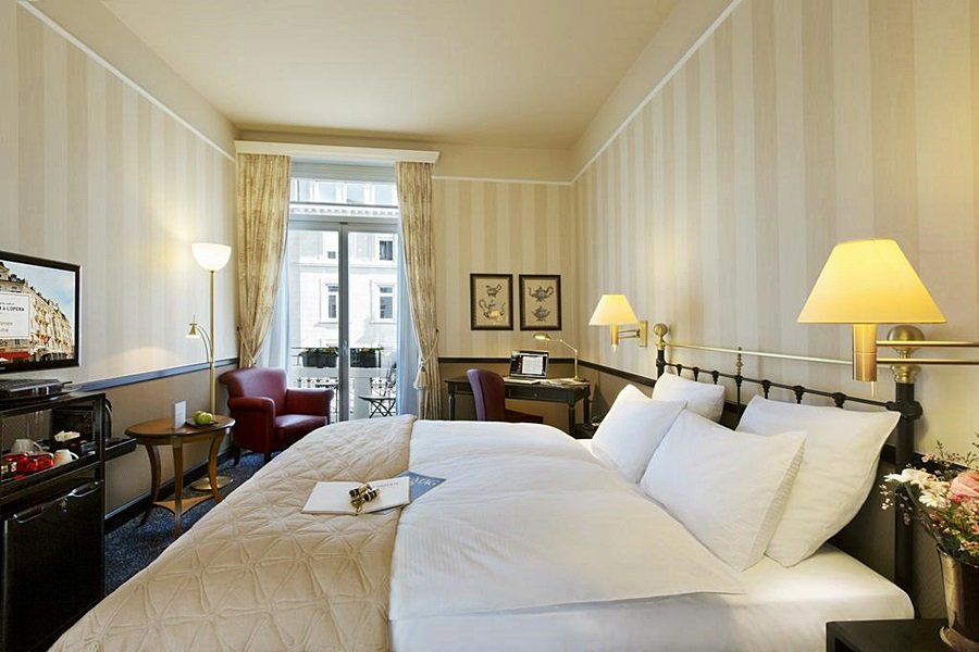 Фото Ambassador Hotel Zriuch