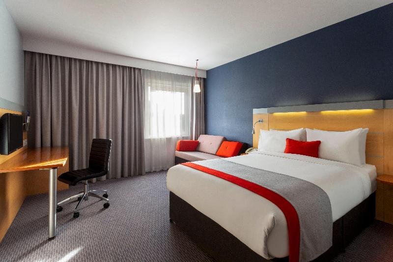 Фото Holiday Inn Express Birmingham Redditch, an Ihg Hotel