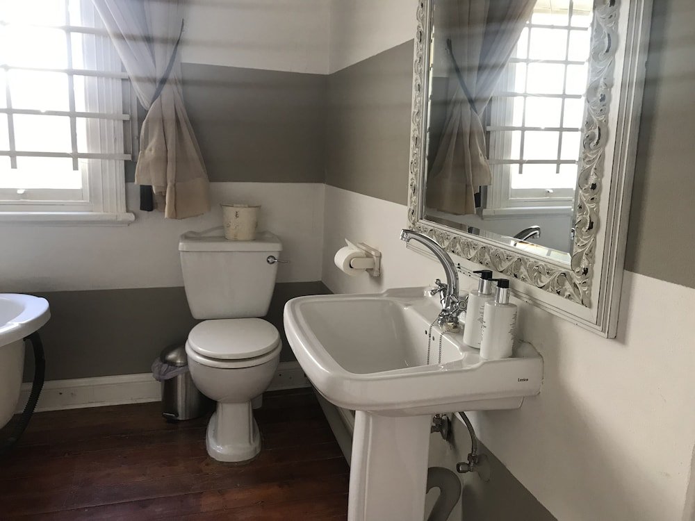 Фото Waterhouse Guest Lodges: 236/230 Bourke Street