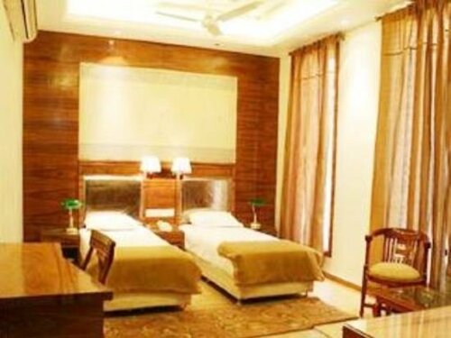 Гостиница Silver Leaf Noida Hotel в Ноиде