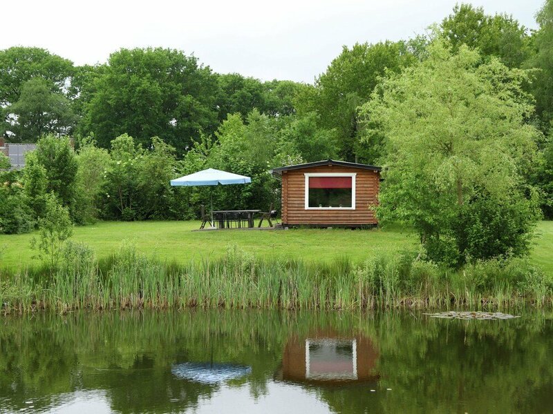 Гостиница Wooden Tree Trunk Bungalow at Fish Pond in Hoge Hexel, Optional With hot tub