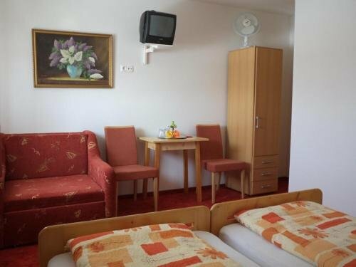 Гостиница Herkules Panzió в Зале