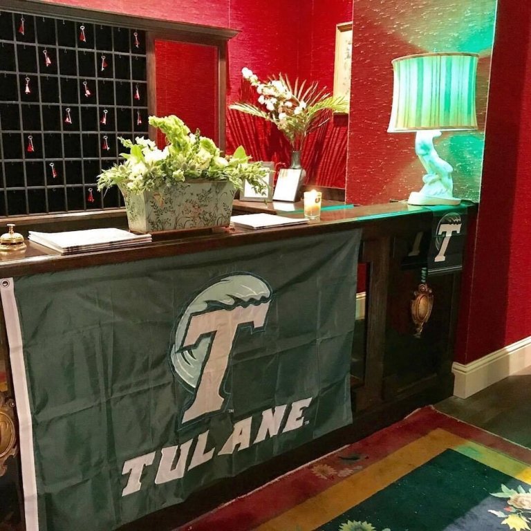 Фото The Pontchartrain Hotel