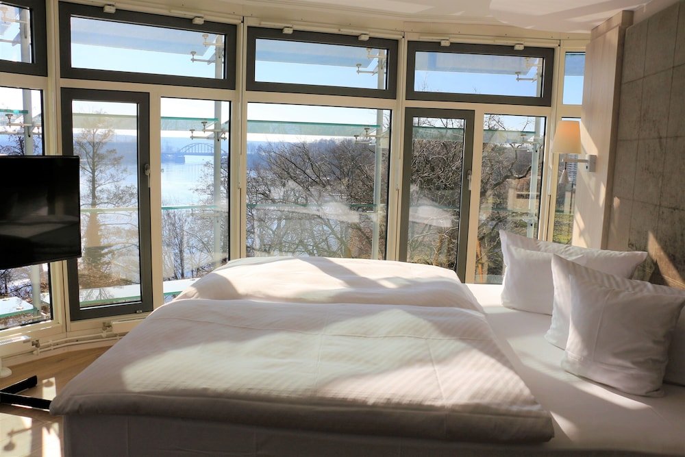 Фото Kongresshotel Potsdam am Templiner See