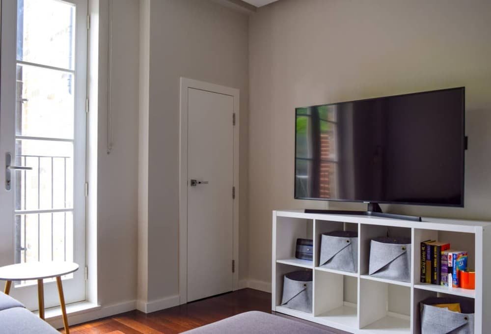 Фото Immaculate 2 Bedroom Apartment near Camden