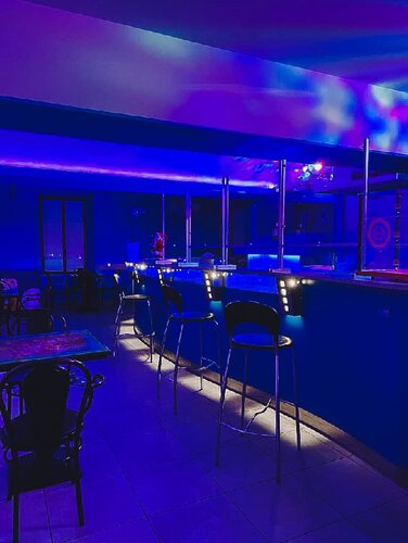 Bar, pub Blue Moon, Piedmont, photo