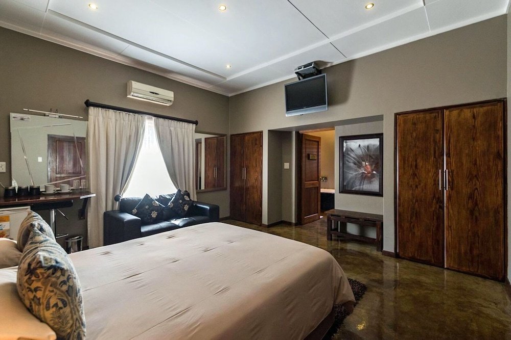 Фото About Guest Lodge