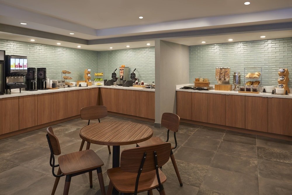 Фото Fairfield by Marriott Montreal Downtown