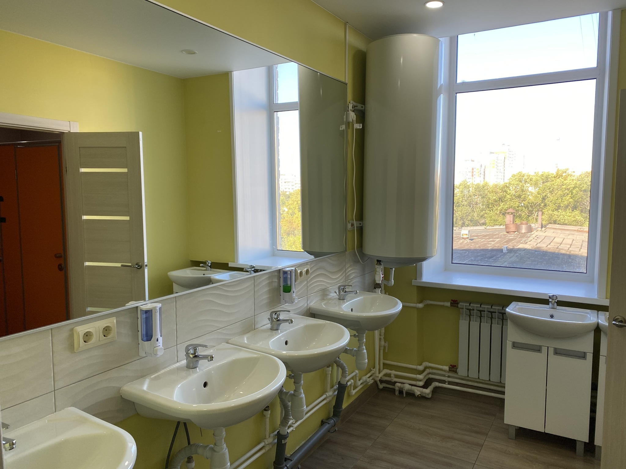 Фото Вверх Дном