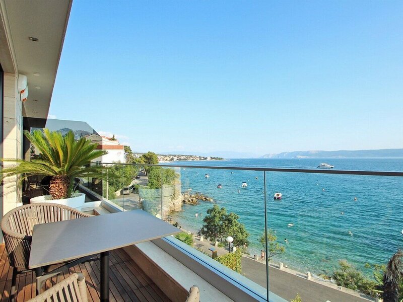 Жильё посуточно Apartment for 4 Persons With a Private Pool and sea View in Crikvenica