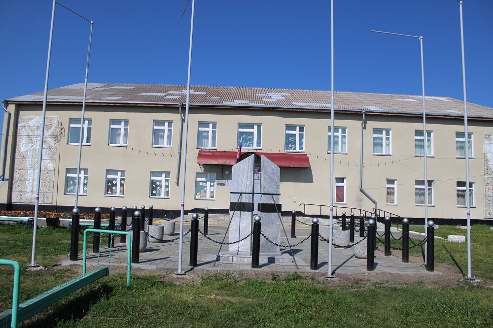 نصب تذكاري للحرب، مقبرة جماعية Землякам, павшим в годы Великой Отечественной войны ، مقاطعة تيومين، صورة