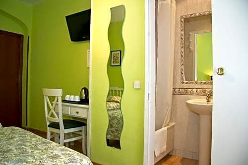 Фото Hostal Los Alpes