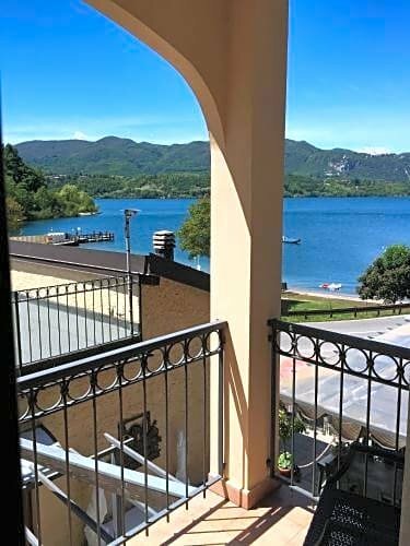 Гостиница Hotel Fontaine Bleue в Пьемонте