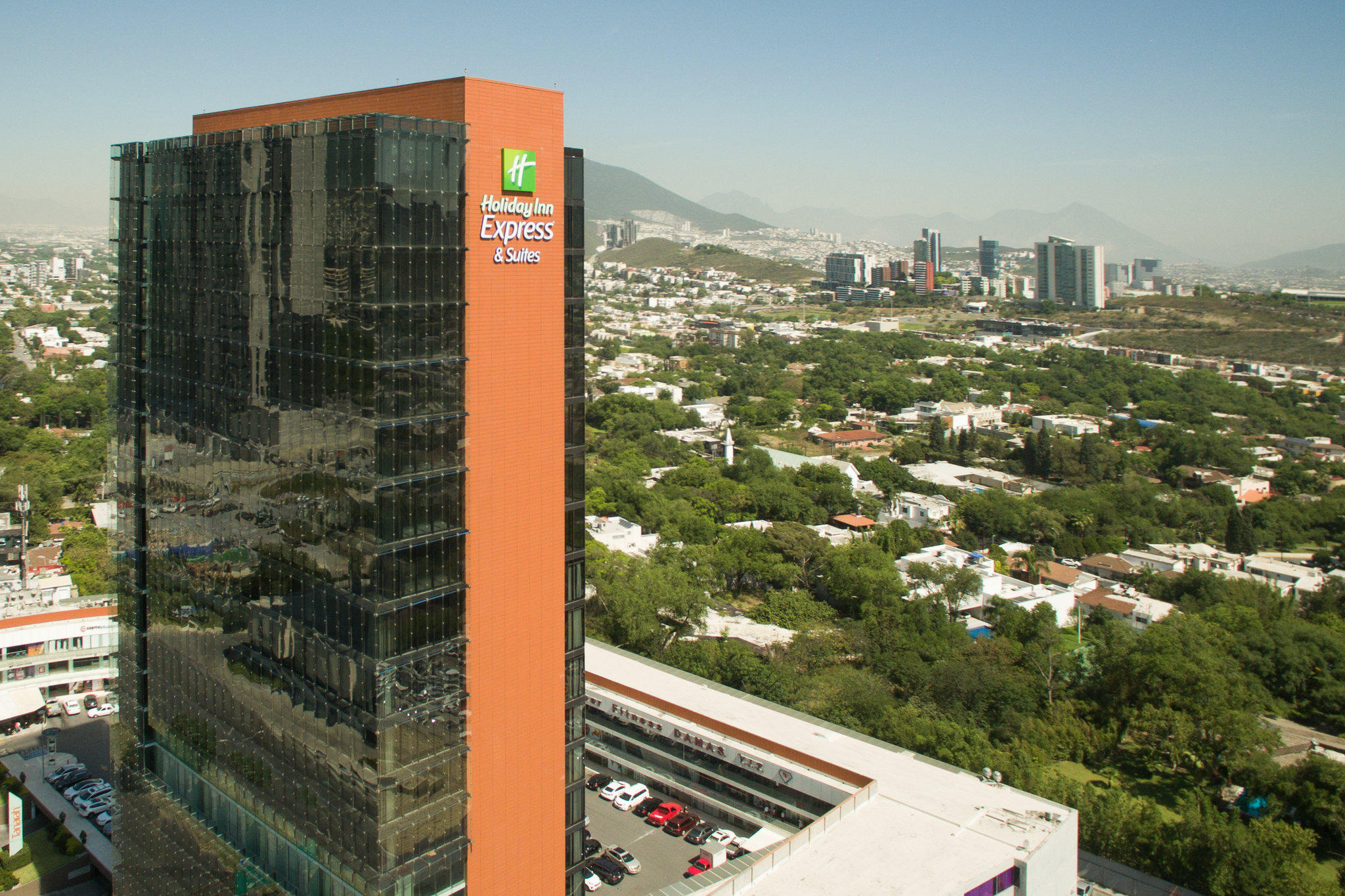 Фото Holiday Inn Express & Suites Monterrey Valle, an Ihg Hotel