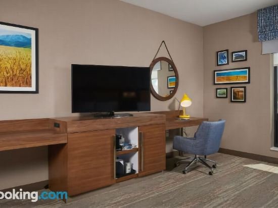 Фото Hampton Inn by Hilton Burley