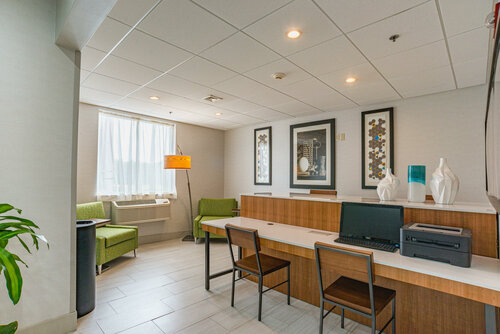 Гостиница Holiday Inn Express Hotel & Suites Swansea, an Ihg Hotel