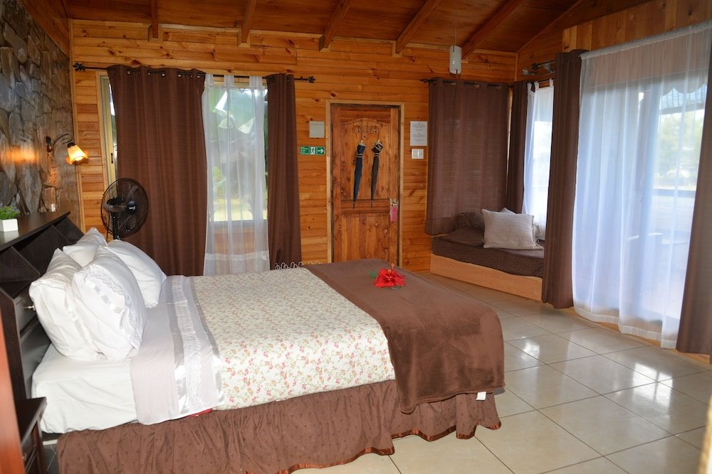 Фото Te Ngahu Bungalows