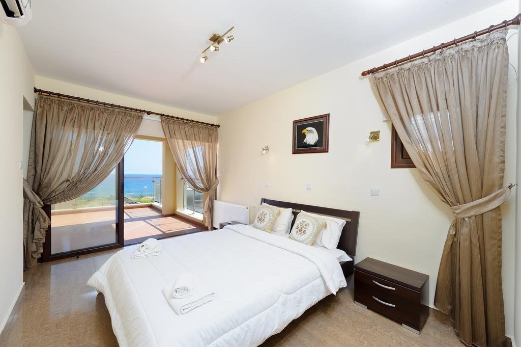 Фото Вилла Seafront Protaras Luxury Resort