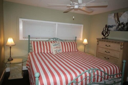 Гостиница Indian River Lagoon Waterfront Cottages в Форт Пирсе