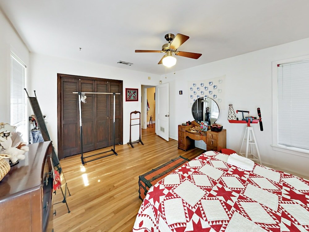 Фото Light-Filled Charmer - 2 Br Home