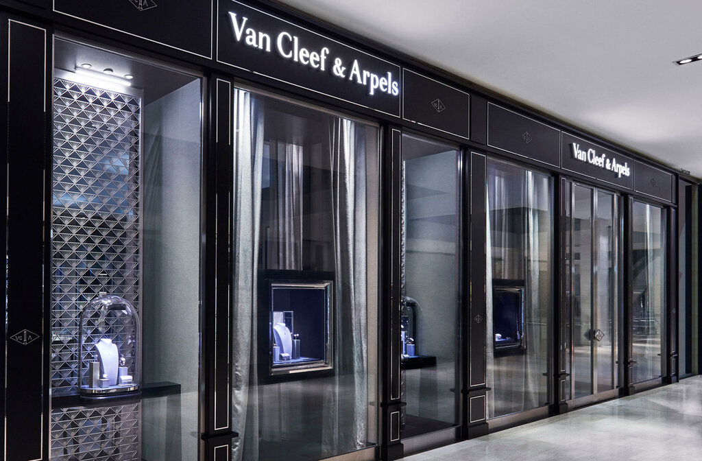 Perfume and cosmetics shop Van Cleef & Arpels, Hong Kong, photo