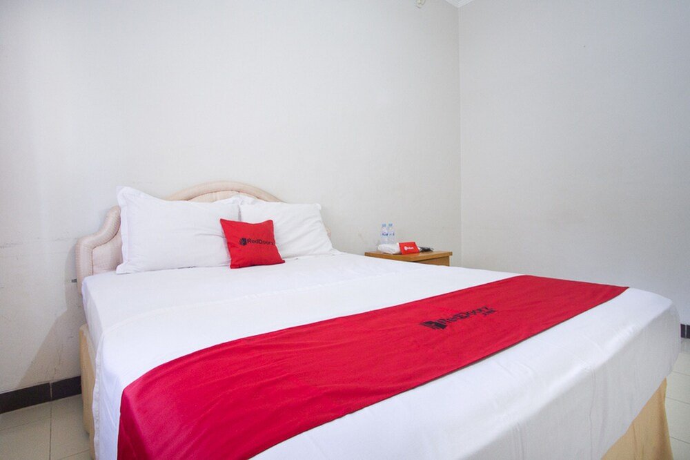 Фото RedDoorz near Rumah Sakit Baptis Kediri