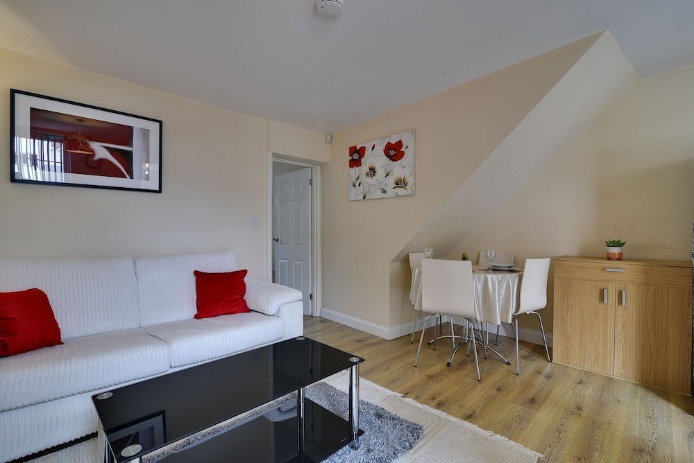 Фото Adelaide House