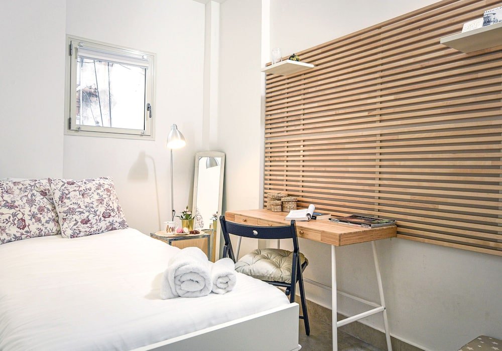 Фото Unique Building w Balcony Rothschild Blv