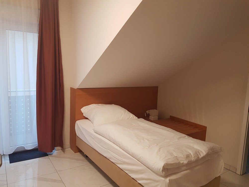 Фото Hotel Emiliana am Bahnhof