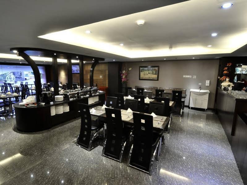 Фото Continent Centrepoint Hotel Makassar