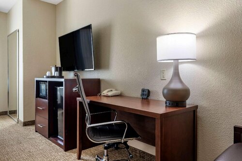 Гостиница Comfort Suites Plano - Dallas North в Плано