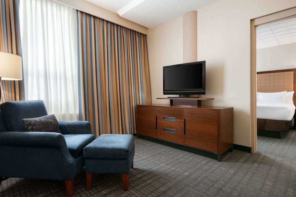 Фото Travelodge by Wyndham Whitecourt Conference Centre & Suites