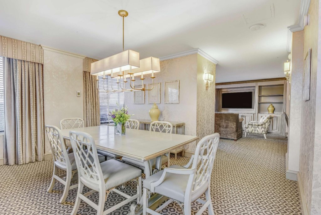 Фото The Madison Hotel