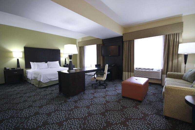 Фото Hampton Inn & x26; Suites Pensacola/Gulf Breeze