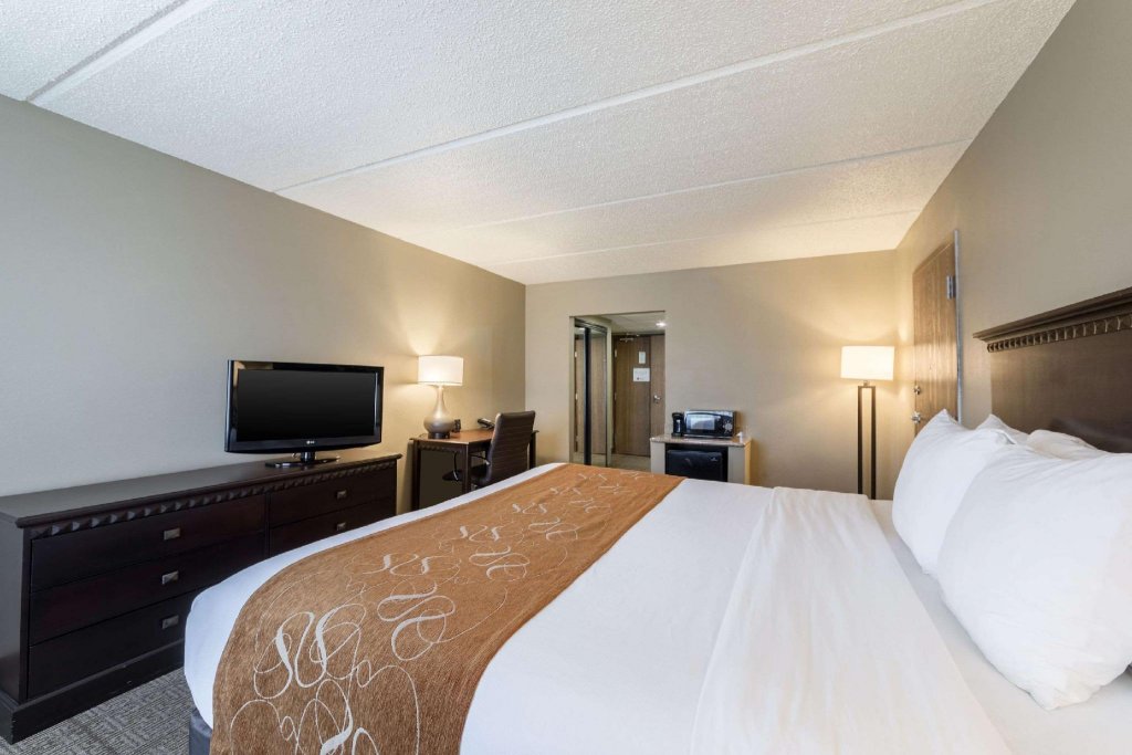 Фото Comfort Suites Austin Airport