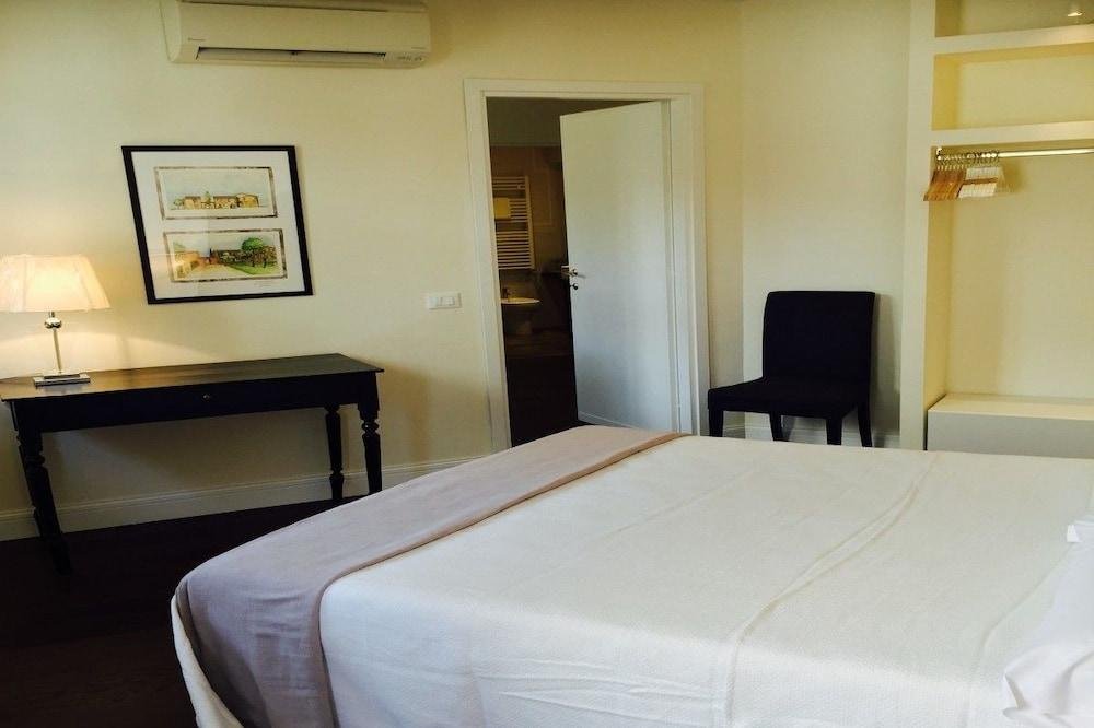 Фото Deluxe Apartment