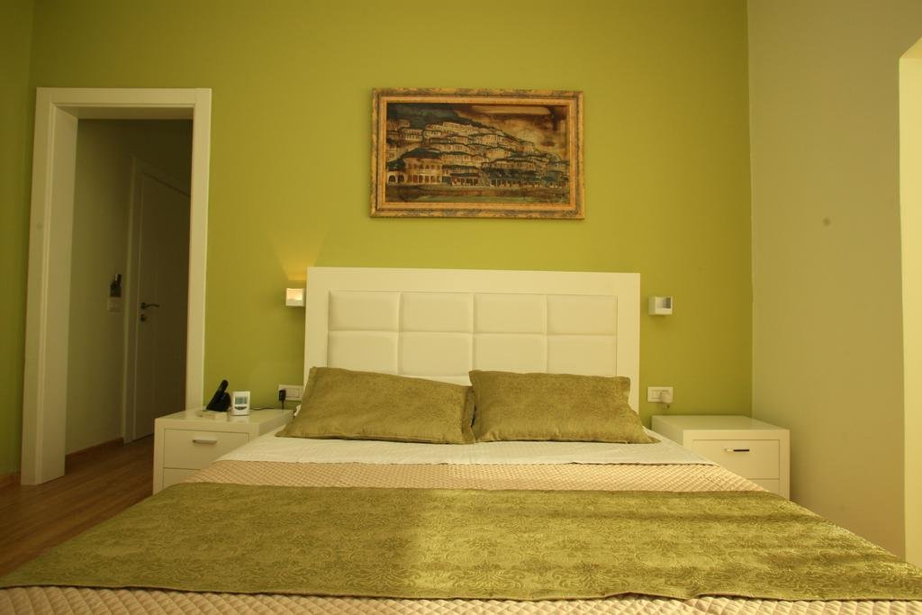 Фото Hotel & Restaurant White City