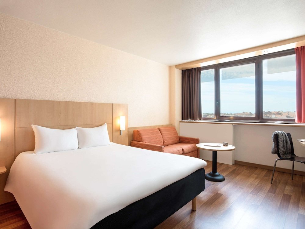 Фото ibis Montpellier Centre Polygone