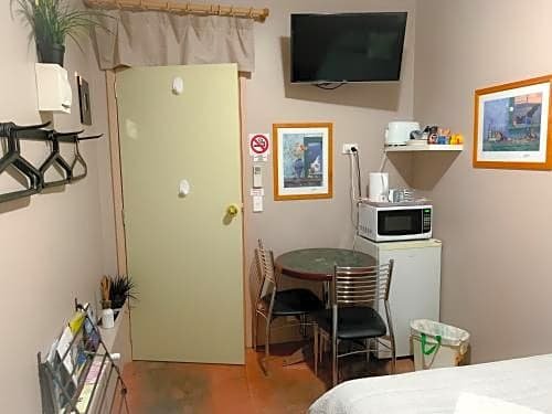 Фото Westside Studio Apartments