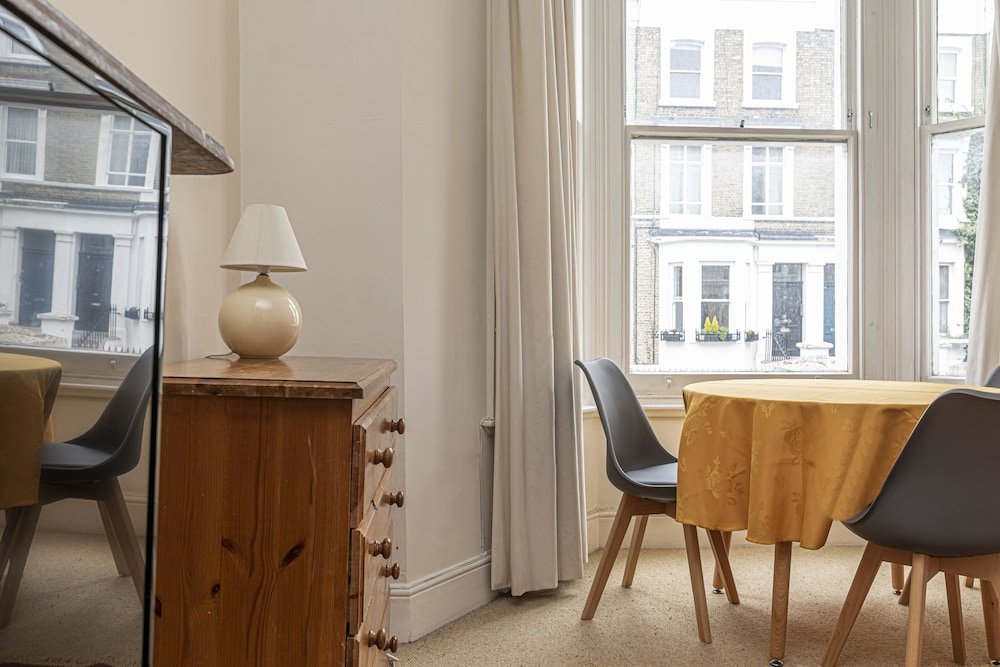 Фото Altido Charming 1 Bed Flat, Sleeps 4