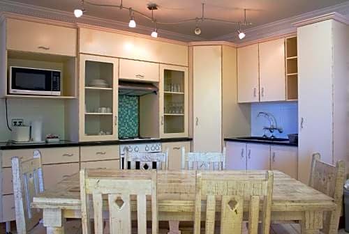 Фото Oceans Hotel & Self Catering