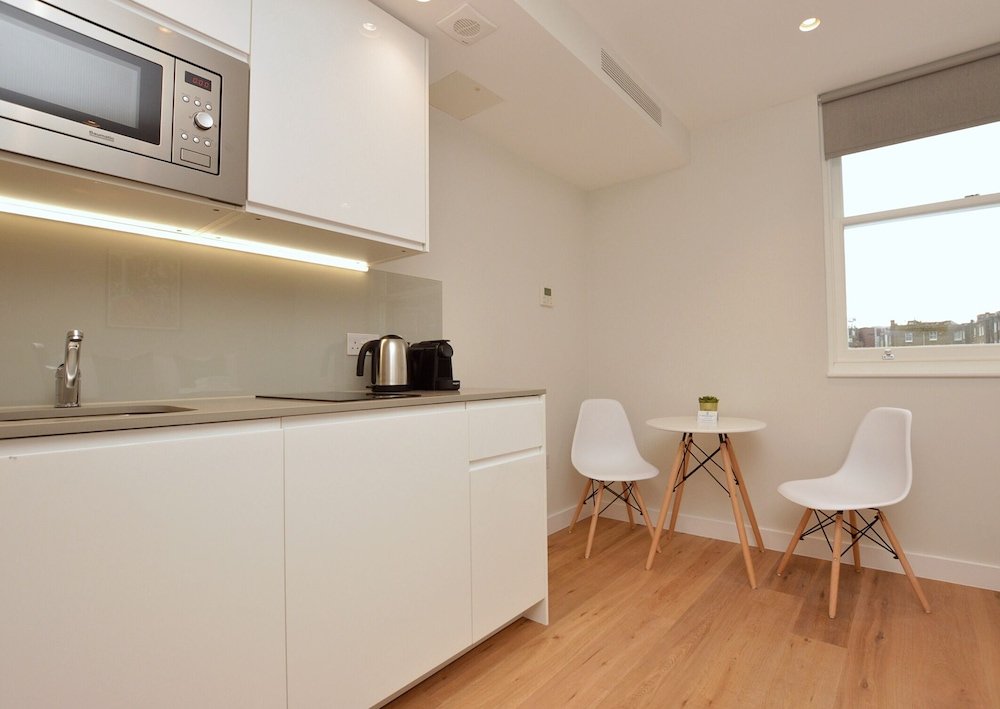 Фото Cromwell Serviced Apartment