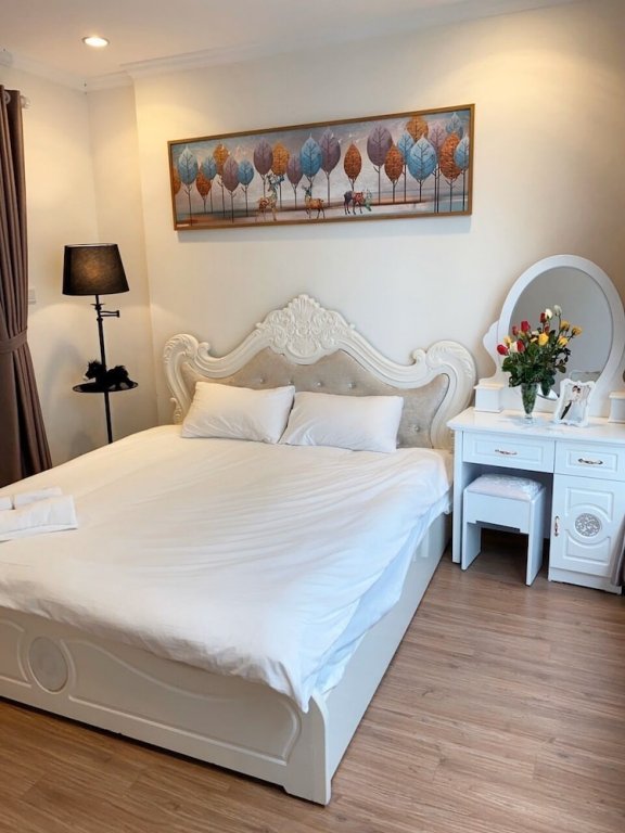 Фото Bayhomes D'Capitale Serviced Apartment